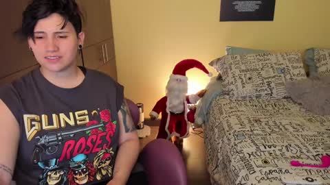 Snapshot of musicayluna chatting on 12-17-24, 03:17 VALENTINA Luna online show from 12-17-24, 03:17