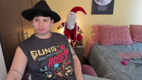 Snapshot of musicayluna chatting on 12-21-24, 11:44 VALENTINA Luna online show from 12-21-24, 11:44