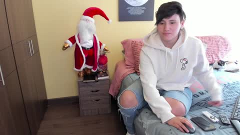 Snapshot of musicayluna chatting on 12-21-24, 03:09 VALENTINA Luna online show from 12-21-24, 03:09