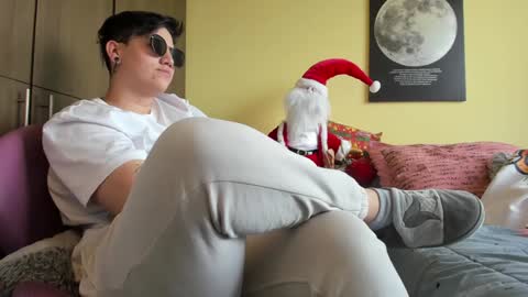 Snapshot of musicayluna chatting on 12-24-24, 04:19 VALENTINA Luna online show from 12-24-24, 04:19