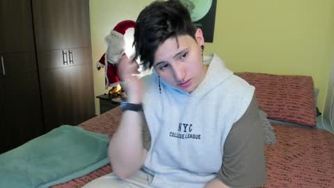 Snapshot of musicayluna chatting on 12-27-24, 11:53 VALENTINA Luna online show from 12-27-24, 11:53
