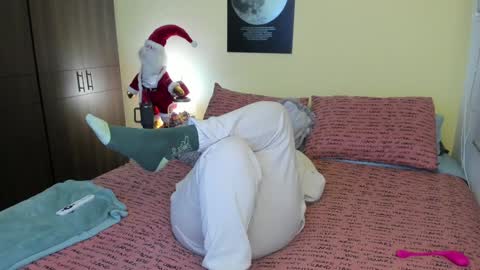 Snapshot of musicayluna chatting on 12-28-24, 02:54 VALENTINA Luna online show from 12-28-24, 02:54