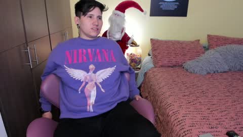 Snapshot of musicayluna chatting on 12-30-24, 01:15 VALENTINA Luna online show from 12-30-24, 01:15