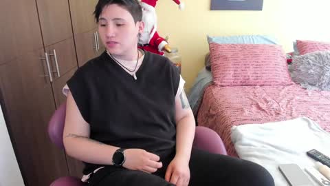 Snapshot of musicayluna chatting on 12-30-24, 03:24 VALENTINA Luna online show from 12-30-24, 03:24