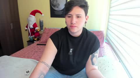 Snapshot of musicayluna chatting on 01-01-25, 05:33 VALENTINA Luna online show from 01-01-25, 05:33
