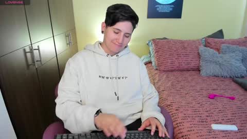 Snapshot of musicayluna chatting on 01-06-25, 03:20 VALENTINA Luna online show from 01-06-25, 03:20