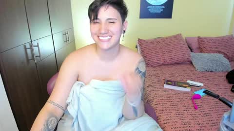 Snapshot of musicayluna chatting on 01-12-25, 05:56 VALENTINA Luna online show from 01-12-25, 05:56