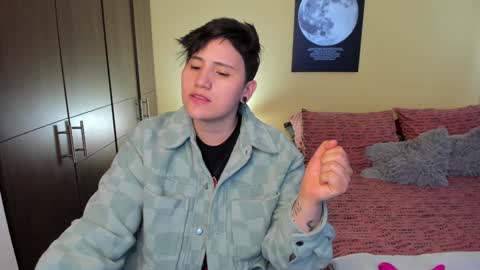 Snapshot of musicayluna chatting on 01-18-25, 12:46 VALENTINA Luna online show from 01-18-25, 12:46