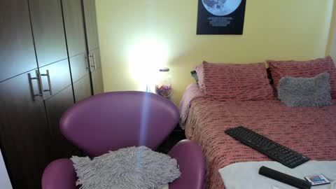 Snapshot of musicayluna chatting on 01-18-25, 03:53 VALENTINA Luna online show from 01-18-25, 03:53