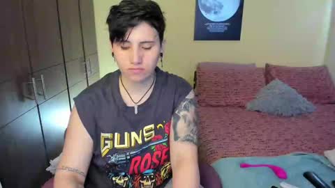 Snapshot of musicayluna chatting on 01-22-25, 04:13 VALENTINA Luna online show from 01-22-25, 04:13