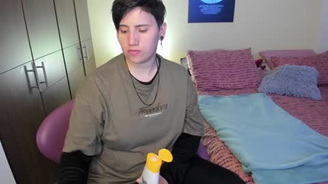 Snapshot of musicayluna chatting on 01-23-25, 02:23 VALENTINA Luna online show from 01-23-25, 02:23