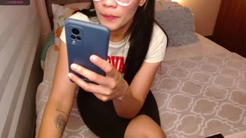 Snapshot of musicayluna chatting on 02-13-25, 11:47 VALENTINA Luna online show from 02-13-25, 11:47