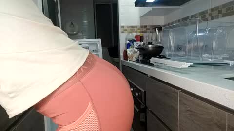 Snapshot of musicayluna chatting on 03-04-25, 02:27 VALENTINA Luna online show from 03-04-25, 02:27