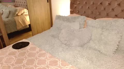 Snapshot of musicayluna chatting on 03-06-25, 11:53 VALENTINA Luna online show from 03-06-25, 11:53