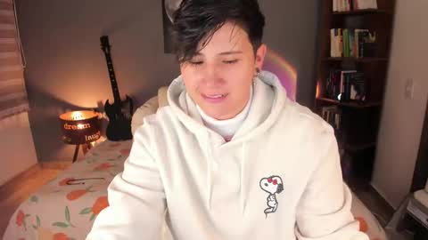 Snapshot of musicayluna chatting on 09-12-25, 12:22 VALENTINA Luna online show from 09-12-25, 12:22