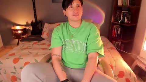 Snapshot of musicayluna chatting on 09-16-25, 04:13 VALENTINA Luna online show from 09-16-25, 04:13