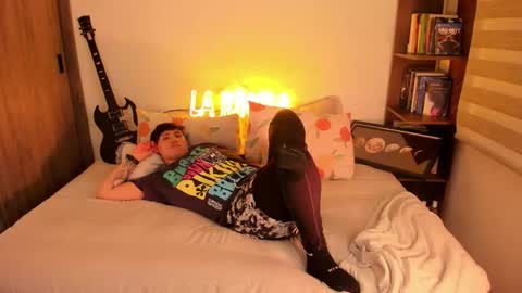 Snapshot of musicayluna chatting on 10-12-25, 12:53 VALENTINA Luna online show from 10-12-25, 12:53