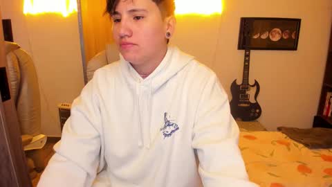 Snapshot of musicayluna chatting on 10-19-25, 11:27 VALENTINA Luna online show from 10-19-25, 11:27