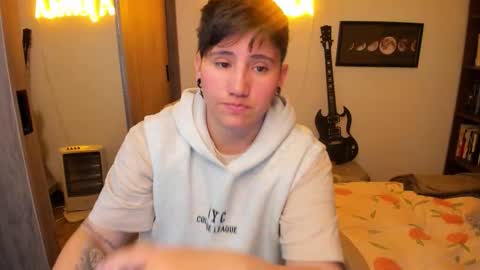 Snapshot of musicayluna chatting on 10-22-25, 12:11 VALENTINA Luna online show from 10-22-25, 12:11