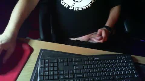 Snapshot of muso44 chatting on 03-08-25, 12:41 Muso online show from 03-08-25, 12:41