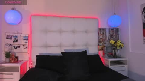 Snapshot of mxli_divine_ chatting on 08-03-26, 05:49 mxli_divine_ online show from 08-03-26, 05:49