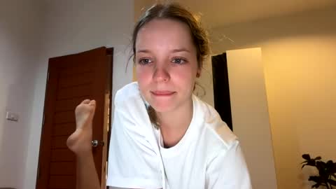 Snapshot of my_mia_ chatting on 05-06-26, 11:37 MIA I will be here Monday Wednesday Thursday Saturday online show from 05-06-26, 11:37