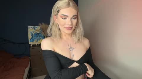 Snapshot of my_muse chatting on 02-05-25, 01:11 Sandra Muse online show from 02-05-25, 01:11