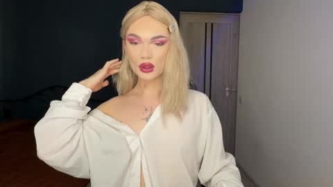 Snapshot of my_muse chatting on 02-07-25, 11:12 Sandra Muse online show from 02-07-25, 11:12