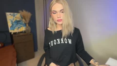 Snapshot of my_muse chatting on 02-11-25, 12:05 Sandra Muse online show from 02-11-25, 12:05