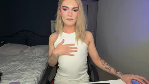 Snapshot of my_muse chatting on 02-14-25, 01:51 Sandra Muse online show from 02-14-25, 01:51