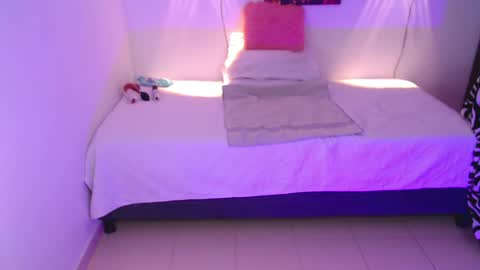 Snapshot of my_sweety_bom chatting on 04-17-26, 01:03 My Sweety Bom online show from 04-17-26, 01:03