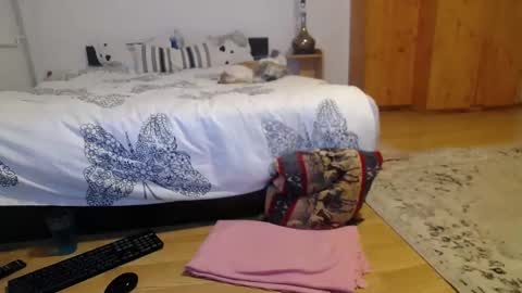 Snapshot of mya_kane chatting on 12-17-24, 04:43 Mia kane online show from 12-17-24, 04:43