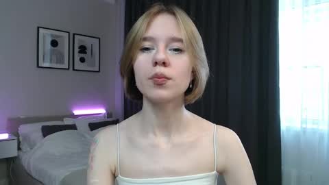 Snapshot of mybabylana chatting on 05-20-26, 11:05 Lana online show from 05-20-26, 11:05