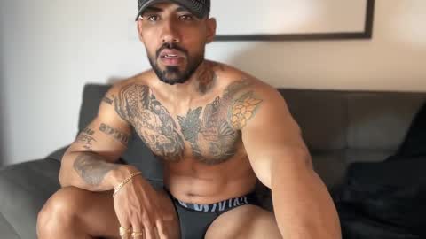 Myke esthetic online show from 03-10-25, 01:23