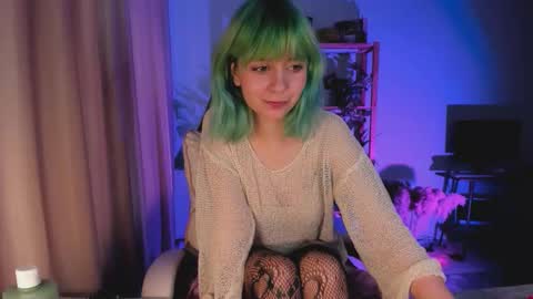 MylaFlores online show from 11-30-25, 05:22