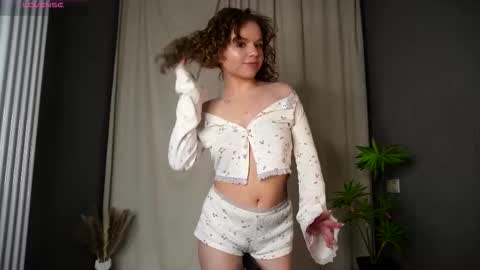 Snapshot of mymonique chatting on 03-21-26, 08:23 Monique with Curls online show from 03-21-26, 08:23