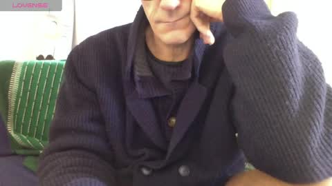 Bi sexy guy lovense hush is on private is open or password show tip if you like. online show from 02-21-25, 12:28