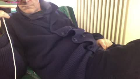 Bi sexy guy lovense hush is on private is open or password show tip if you like. online show from 02-24-25, 10:26