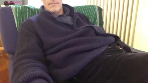 Bi sexy guy lovense hush is on private is open or password show tip if you like. online show from 03-07-25, 10:56