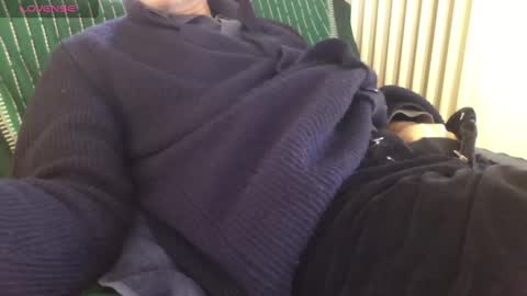 Bi sexy guy lovense hush is on private is open or password show tip if you like. online show from 03-08-25, 08:11