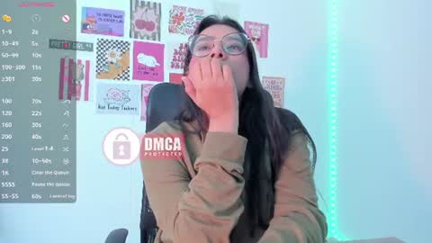 Snapshot of mypretty_isabella chatting on 06-17-26, 02:36 Bella online show from 06-17-26, 02:36