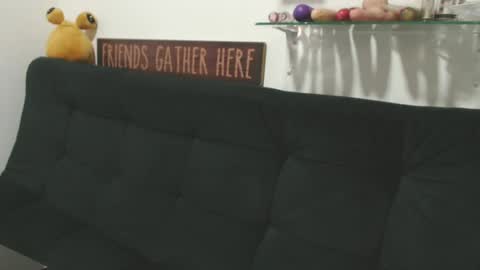 Snapshot of myrandafliiers chatting on 06-27-26, 01:10 myranda online show from 06-27-26, 01:10
