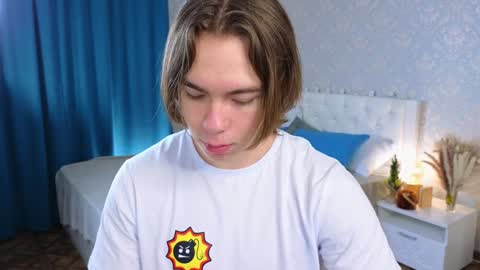 Snapshot of myshkek chatting on 01-22-25, 01:10 Mickey online show from 01-22-25, 01:10