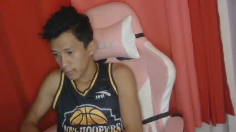 Snapshot of mysterious_man15 chatting on 02-23-25, 12:37 mysterious_man15 online show from 02-23-25, 12:37