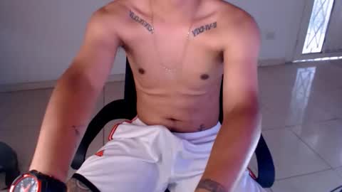 Snapshot of mysteryboy_thin16 chatting on 04-26-26, 10:40 mysteryboy_thin16 online show from 04-26-26, 10:40