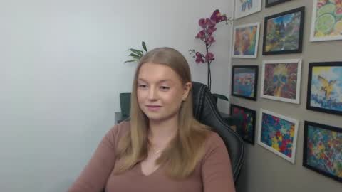Snapshot of mysteryericax chatting on 04-18-26, 12:42 Erica online show from 04-18-26, 12:42