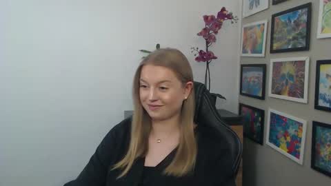 Snapshot of mysteryericax chatting on 04-20-26, 11:24 Erica online show from 04-20-26, 11:24