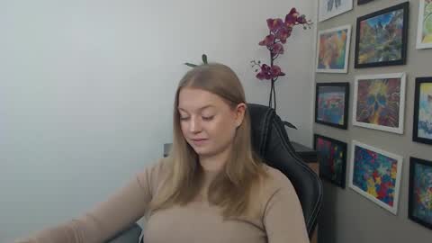 Snapshot of mysteryericax chatting on 04-21-26, 07:47 Erica online show from 04-21-26, 07:47