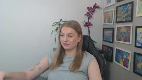 Snapshot of mysteryericax chatting on 04-22-26, 10:28 Erica online show from 04-22-26, 10:28