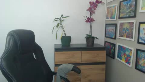 Snapshot of mysteryericax chatting on 04-23-26, 12:40 Erica online show from 04-23-26, 12:40